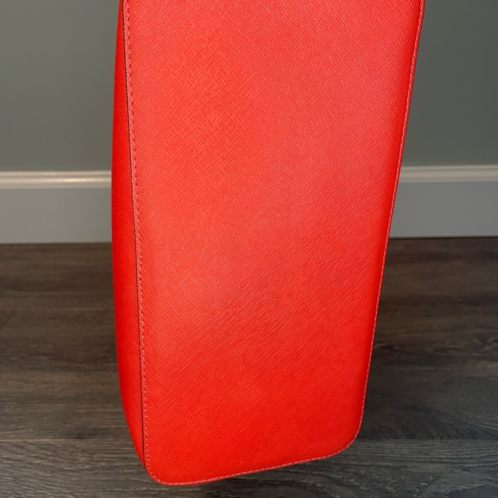 Michael Kors Jet Set Saffiano Leather Tote with Gold Details - Picture 6 of 15